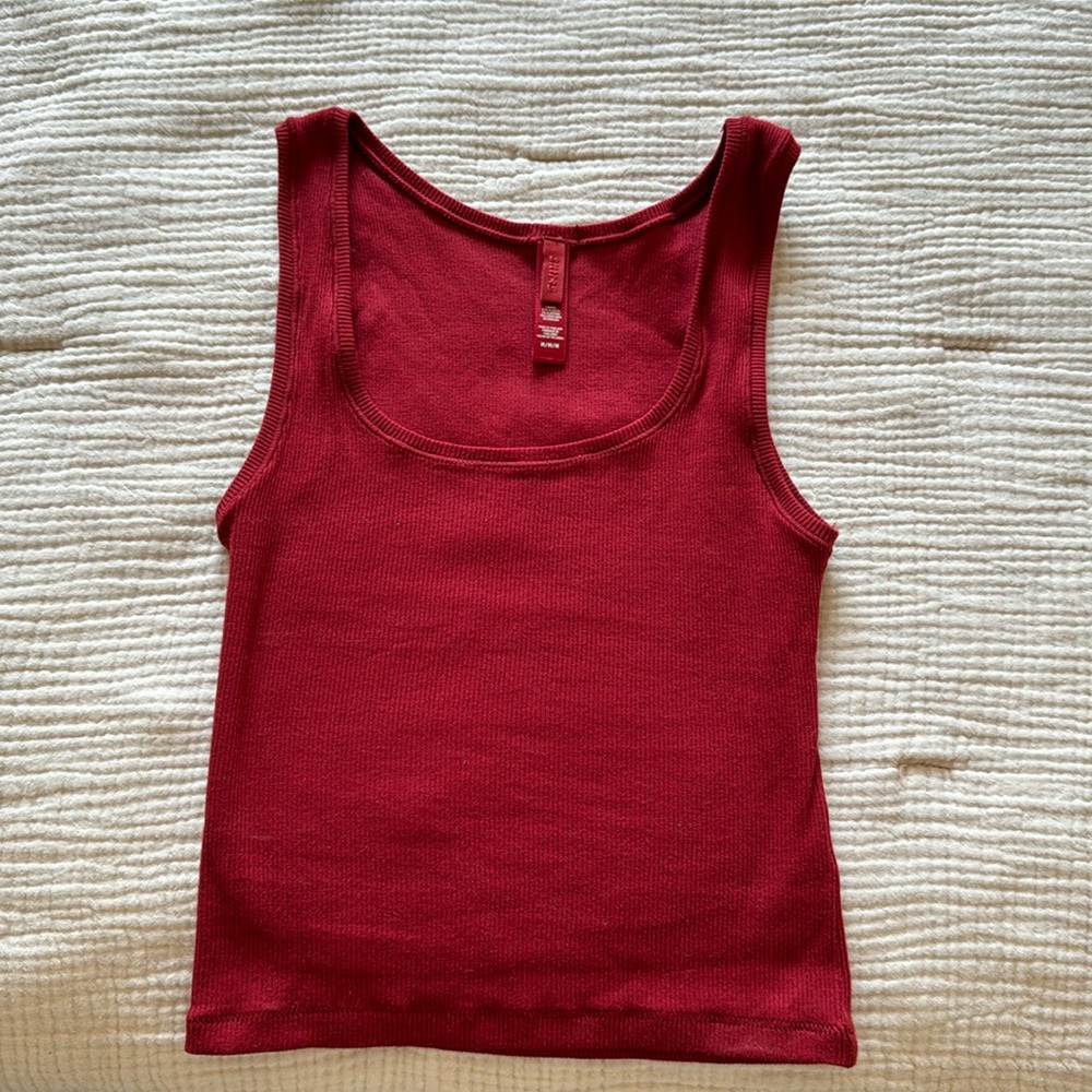 Skims tank. Never worn. Great condition